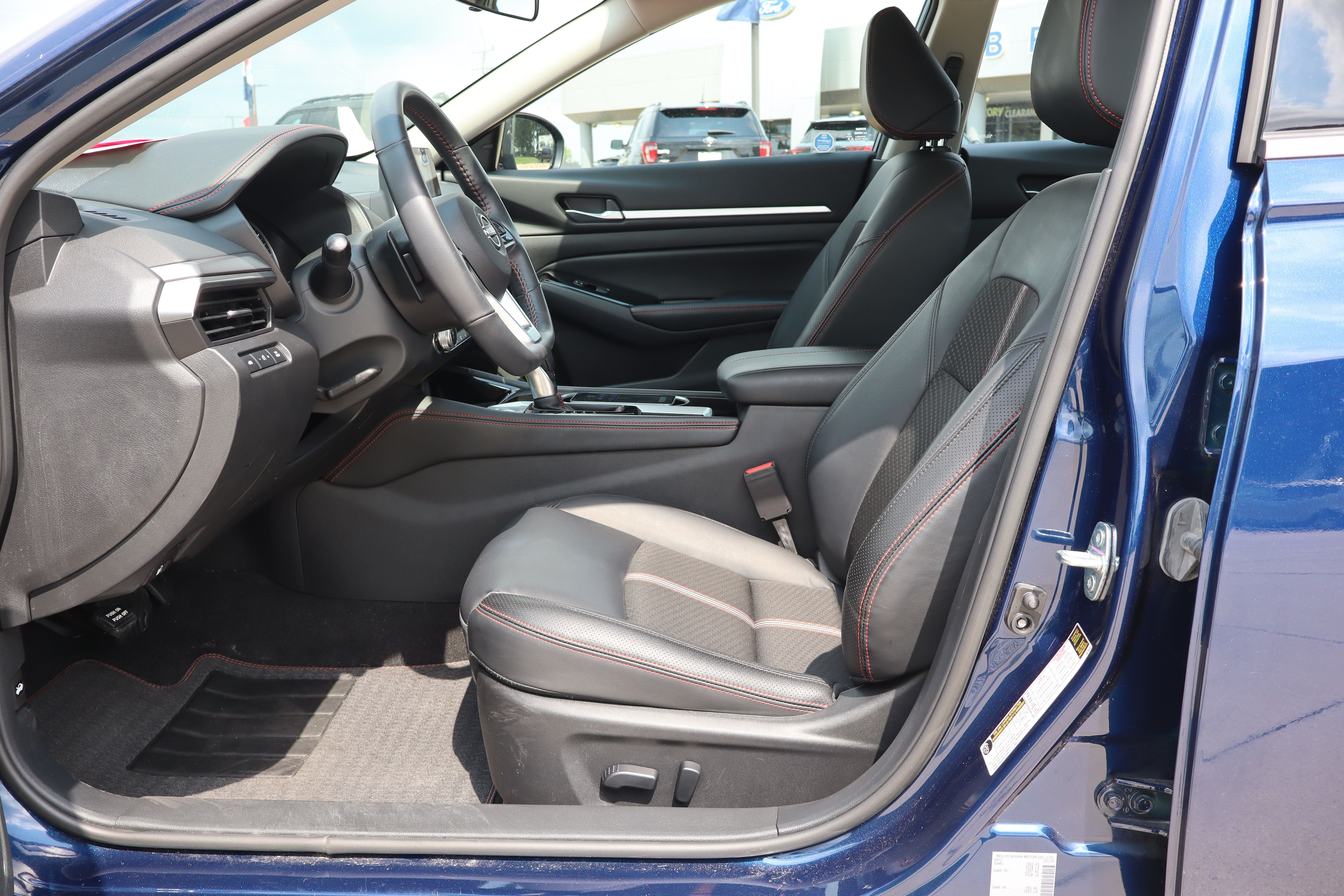 Used 2024 Nissan Altima 2.5 SR FWD image 9