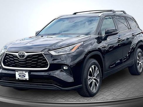 Used 2021 Toyota Highlander XLE FWD image 12