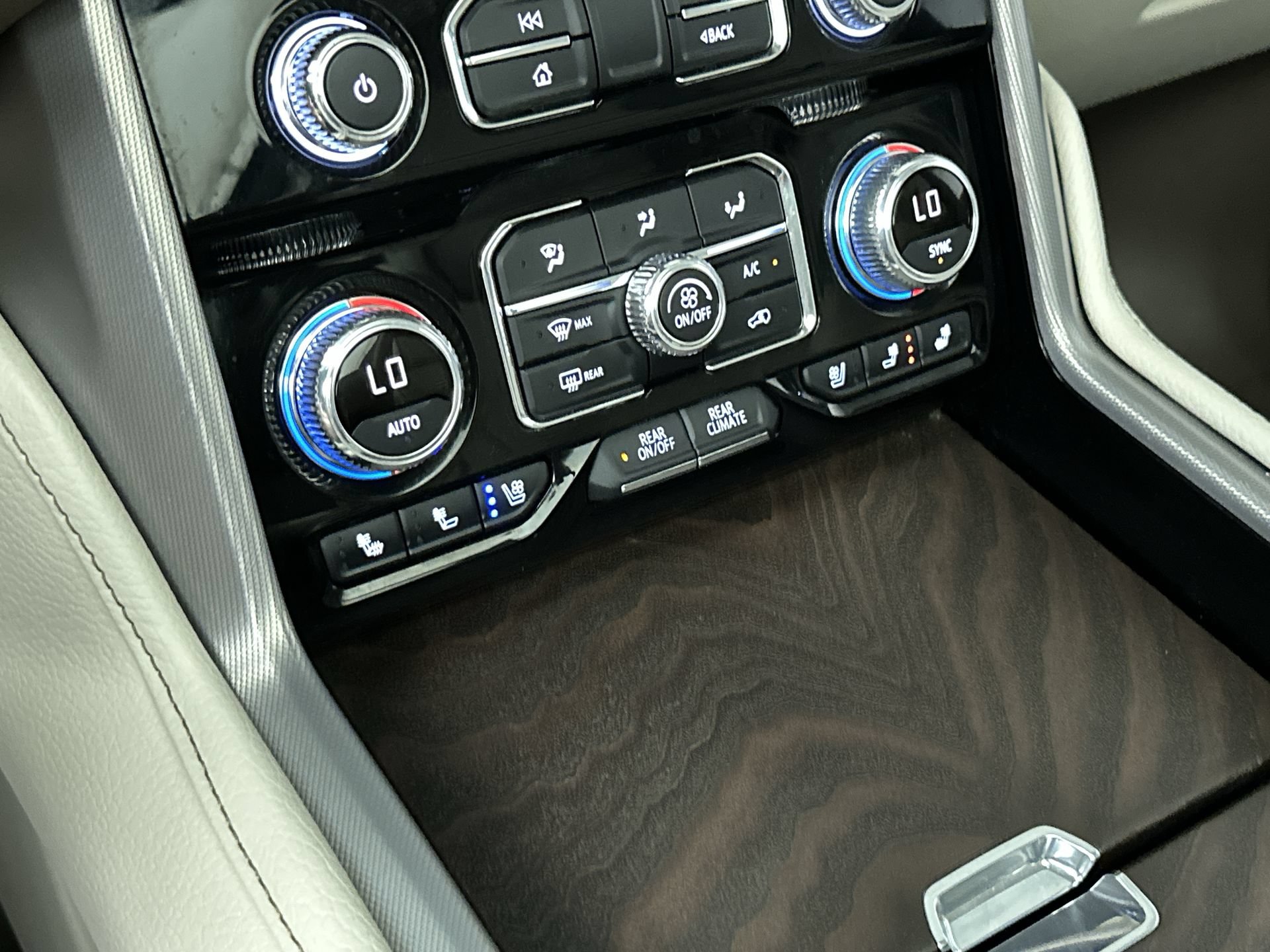 Used 2021 GMC Yukon Denali AWD/4WD image 22