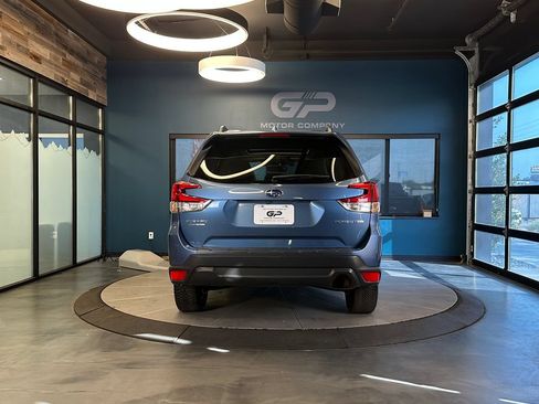 Used 2020 Subaru Forester Premium AWD/4WD image 4