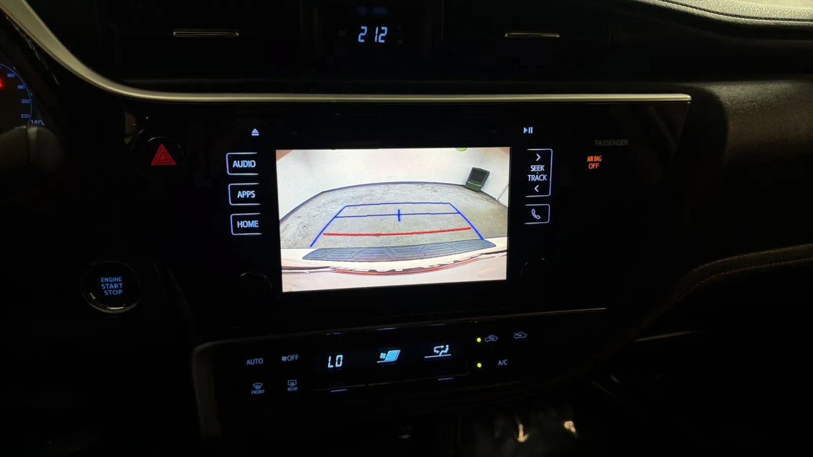 Used 2017 Toyota Corolla SE w/ SE Premium Package FWD image 15