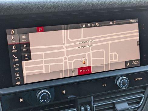 Certified 2025 Porsche Macan image 18