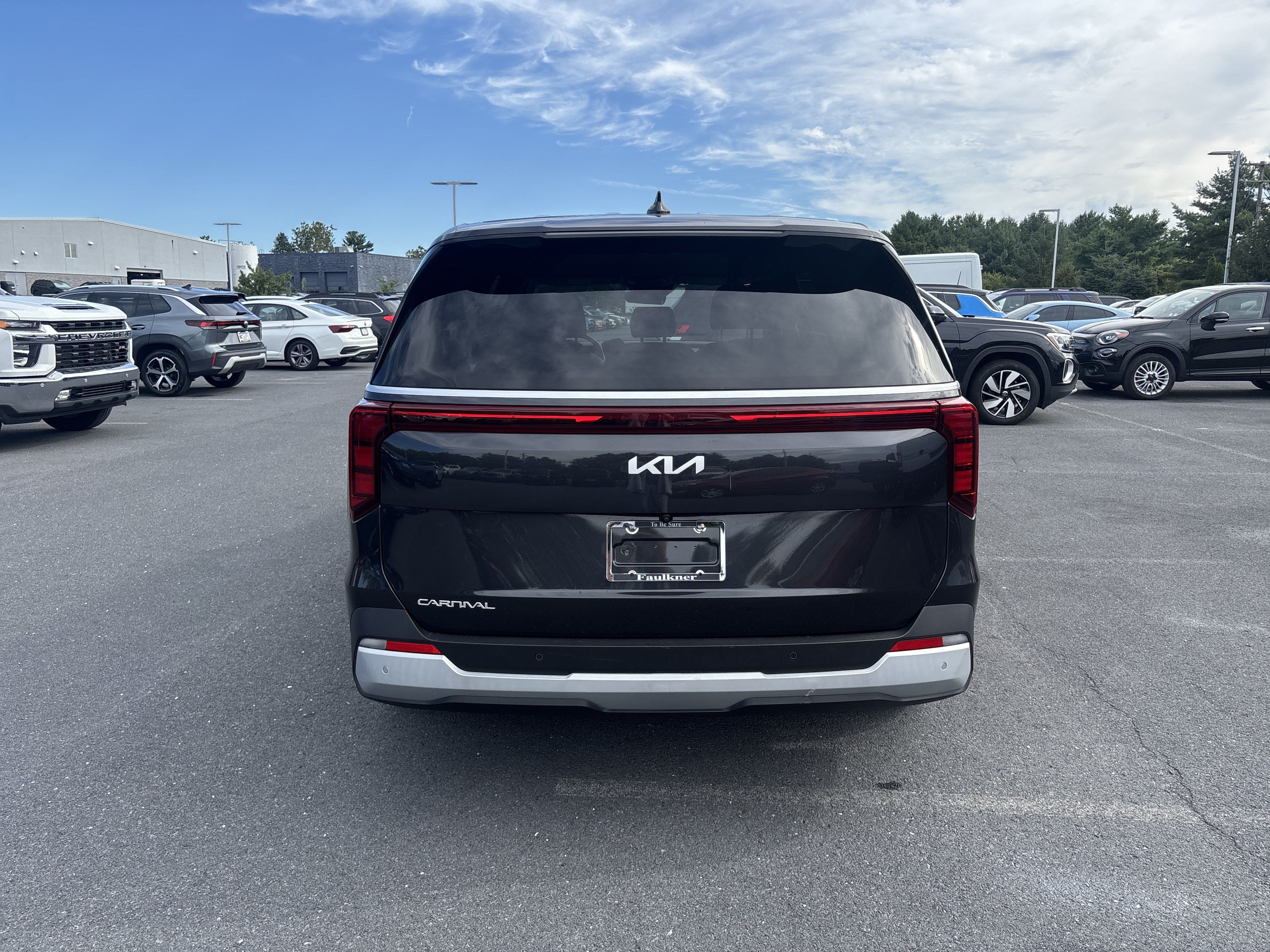 Used 2025 Kia Carnival FWD image 22