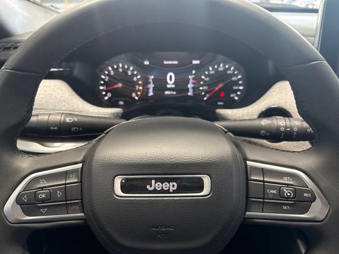 Used 2024 Jeep Compass Latitude AWD/4WD image 19