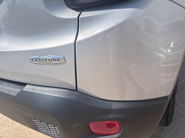 Used 2015 Jeep Renegade Latitude FWD image 7