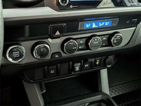 Used 2022 Toyota Tacoma TRD Off-Road image 30