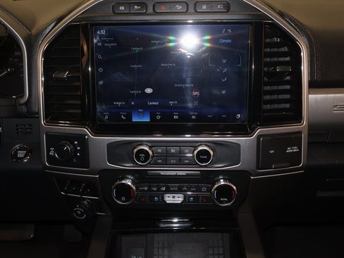 Certified 2022 Ford F250 Platinum w/ FX4 Off-Road Package image 32