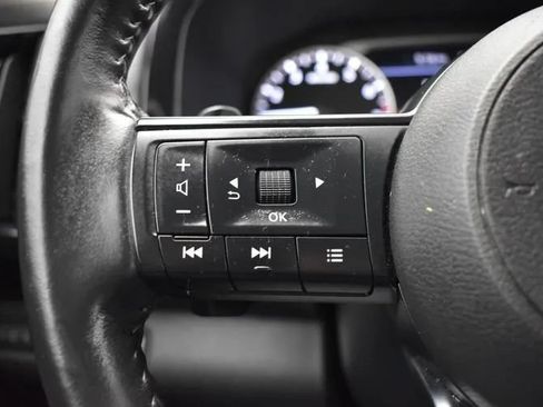 Used 2024 Nissan Pathfinder SV FWD image 24