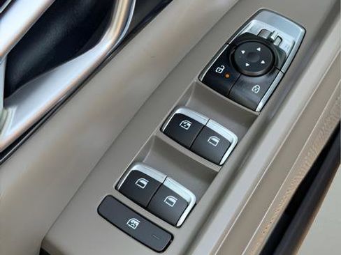 Used 2025 Kia Carnival image 37