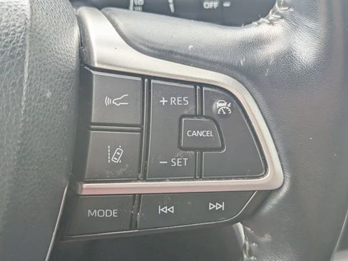 Used 2022 Toyota Highlander XLE FWD image 13