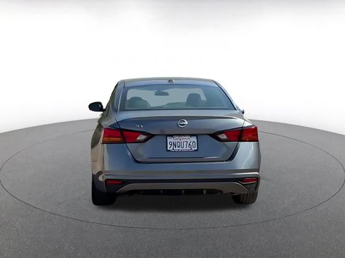 Used 2025 Nissan Altima 2.5 SV image 12