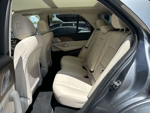 Used 2022 Mercedes-Benz GLE 350 4MATIC image 4
