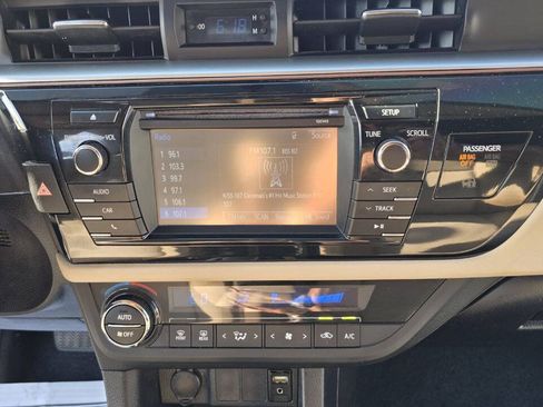 Used 2015 Toyota Corolla LE FWD image 17