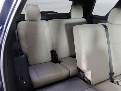 Used 2023 Chevrolet Traverse LS image 33