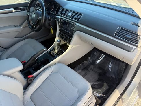 Used 2017 Volkswagen Passat 1.8T R-Line image 25