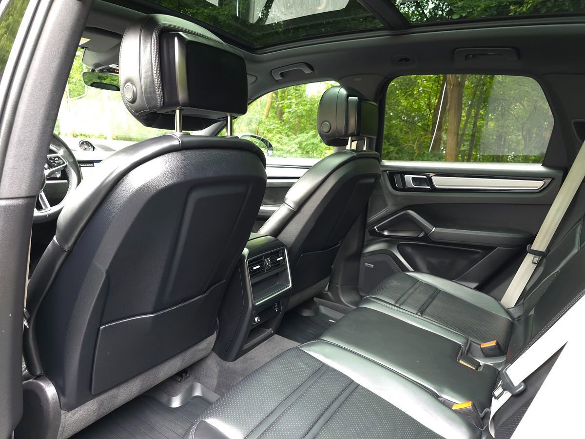 Used 2023 Porsche Cayenne Platinum Edition AWD/4WD image 14