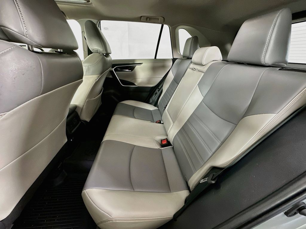Used 2023 Toyota RAV4 XLE Premium FWD image 4
