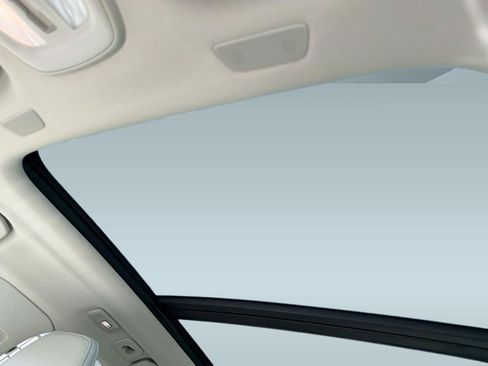 Certified 2023 Volvo XC60 B5 Plus w/ Climate Package image 15