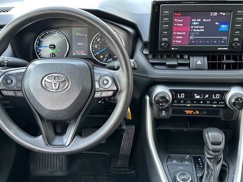 Used 2020 Toyota RAV4 LE image 15