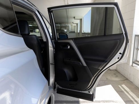 Used 2017 Toyota RAV4 Platinum FWD image 18