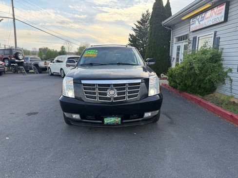 Used 2013 Cadillac Escalade ESV Luxury image 3