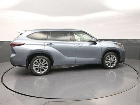 Used 2024 Toyota Highlander Limited AWD/4WD image 9