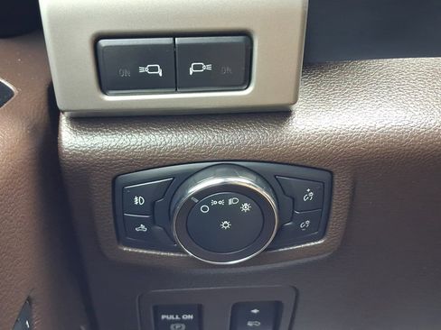 Used 2018 Ford F150 King Ranch w/ Equipment Group 601A Luxury AWD/4WD image 29