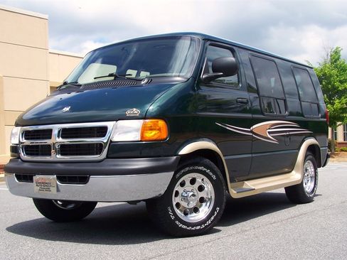 Used 2003 Dodge B1500 image 1