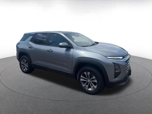 Used 2025 Chevrolet Equinox LT AWD/4WD image 2