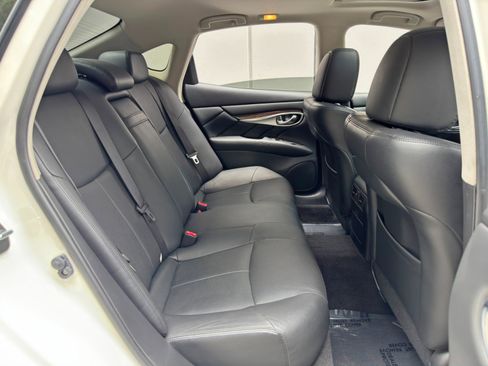 Used 2019 INFINITI Q70 Luxe RWD image 40