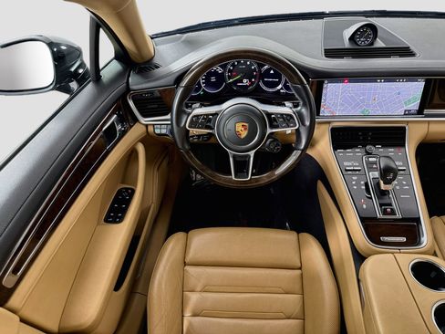 Used 2018 Porsche Panamera 4 w/ Premium Package Plus AWD/4WD image 25