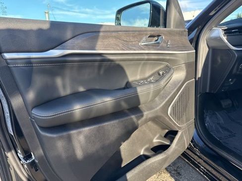 New 2026 Jeep Grand Cherokee Limited image 18