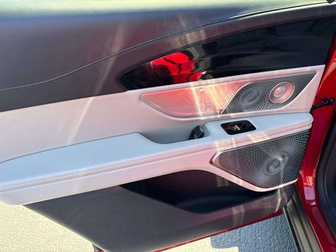 Used 2026 Lincoln Nautilus Reserve image 8