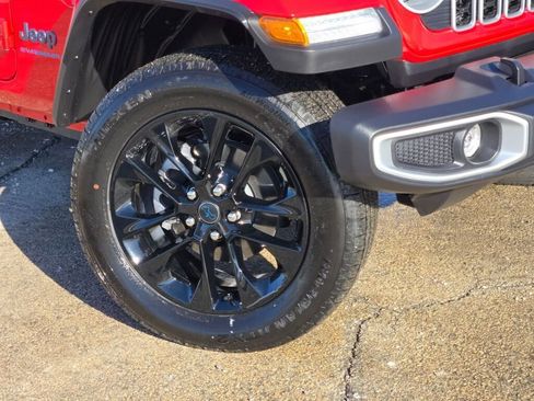 Certified 2025 Jeep Wrangler Unlimited Sahara w/ Safety Group image 7