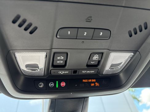 Used 2025 Cadillac XT6 Luxury FWD image 18