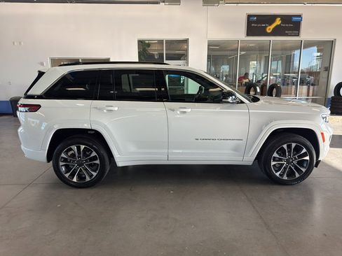 New 2025 Jeep Grand Cherokee Overland w/ Trailer Tow Package AWD/4WD image 6