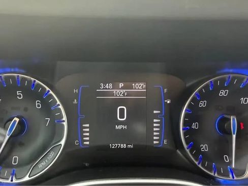 Used 2020 Chrysler Voyager Lxi FWD image 3