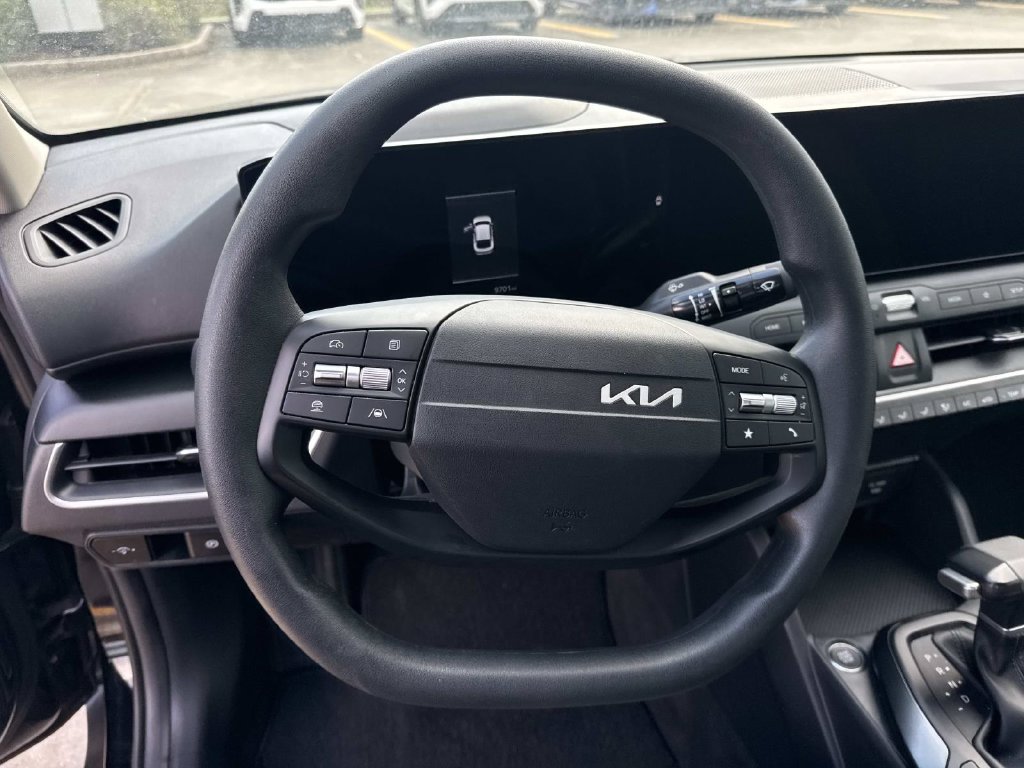 Used 2025 Kia K4 FWD image 28