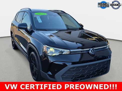 Used 2025 Volkswagen Taos SE image 3