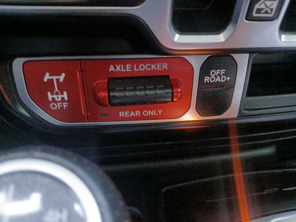 Used 2021 Jeep Gladiator Mojave AWD/4WD image 5