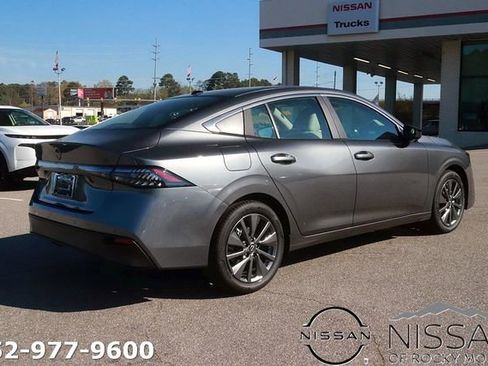New 2026 Nissan Sentra SL FWD image 5
