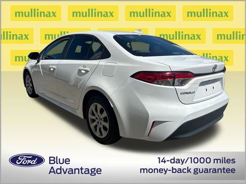 Used 2023 Toyota Corolla LE FWD image 3