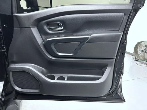 Used 2019 Nissan Titan SV w/ SV Convenience Package image 16