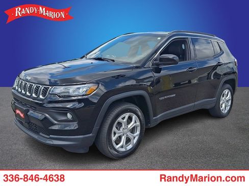 Used 2024 Jeep Compass Latitude AWD/4WD image 1