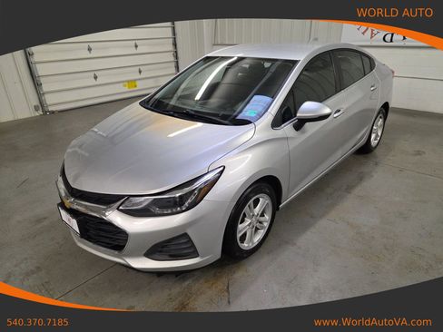 Used 2019 Chevrolet Cruze LT w/ Convenience Package image 1