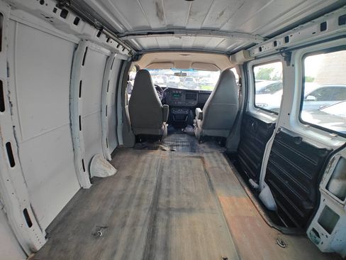 Used 2017 Chevrolet Express 2500 RWD image 12