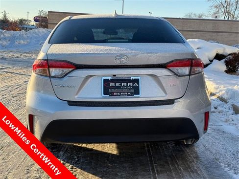 Used 2025 Toyota Corolla LE image 4