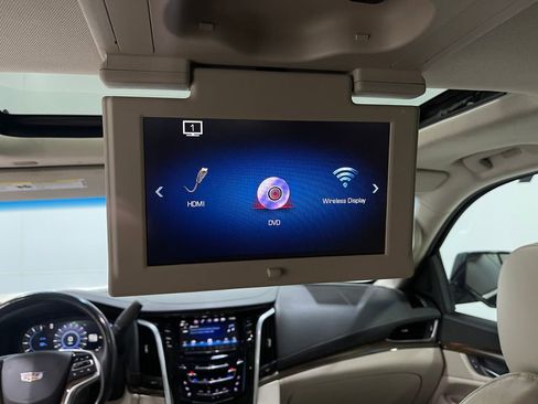 Used 2019 Cadillac Escalade Luxury image 12