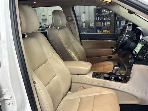 Used 2020 Jeep Grand Cherokee Limited w/ Luxury Group II AWD/4WD image 32