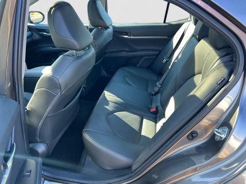 Used 2021 Toyota Camry XLE w/ Navigation Package image 11